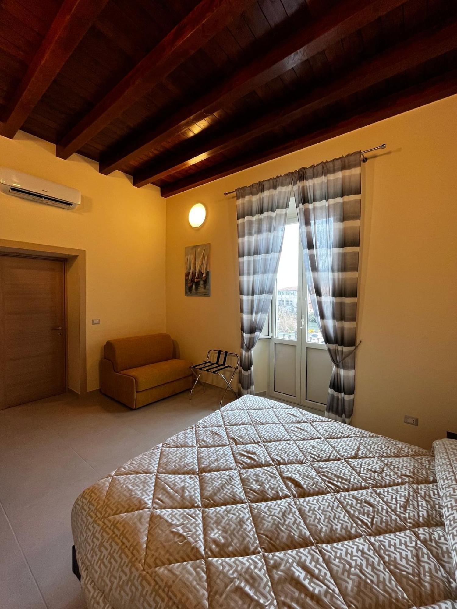 In Centro Rooms And Apartments Isola di Liri Exterior photo